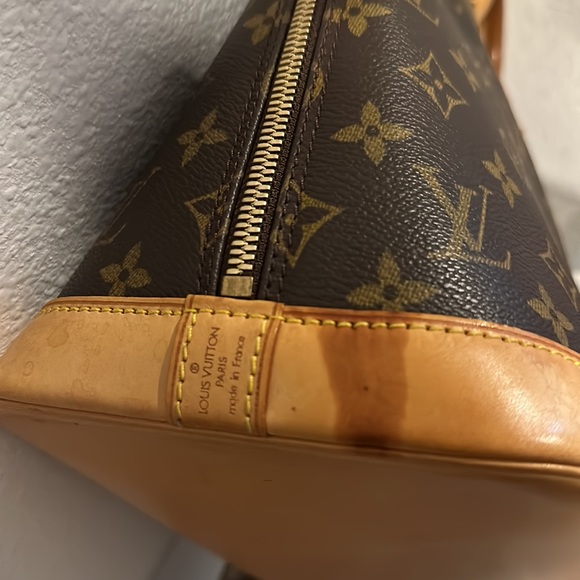 BA1013 Authentic Louis Vuitton Alma handbag - Picture 6 of 12